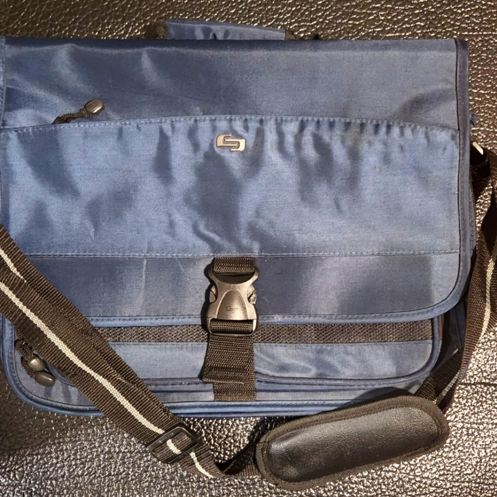 Blue Solo Classic Expandable Messenger Bag - Fits up to 15.6" laptop